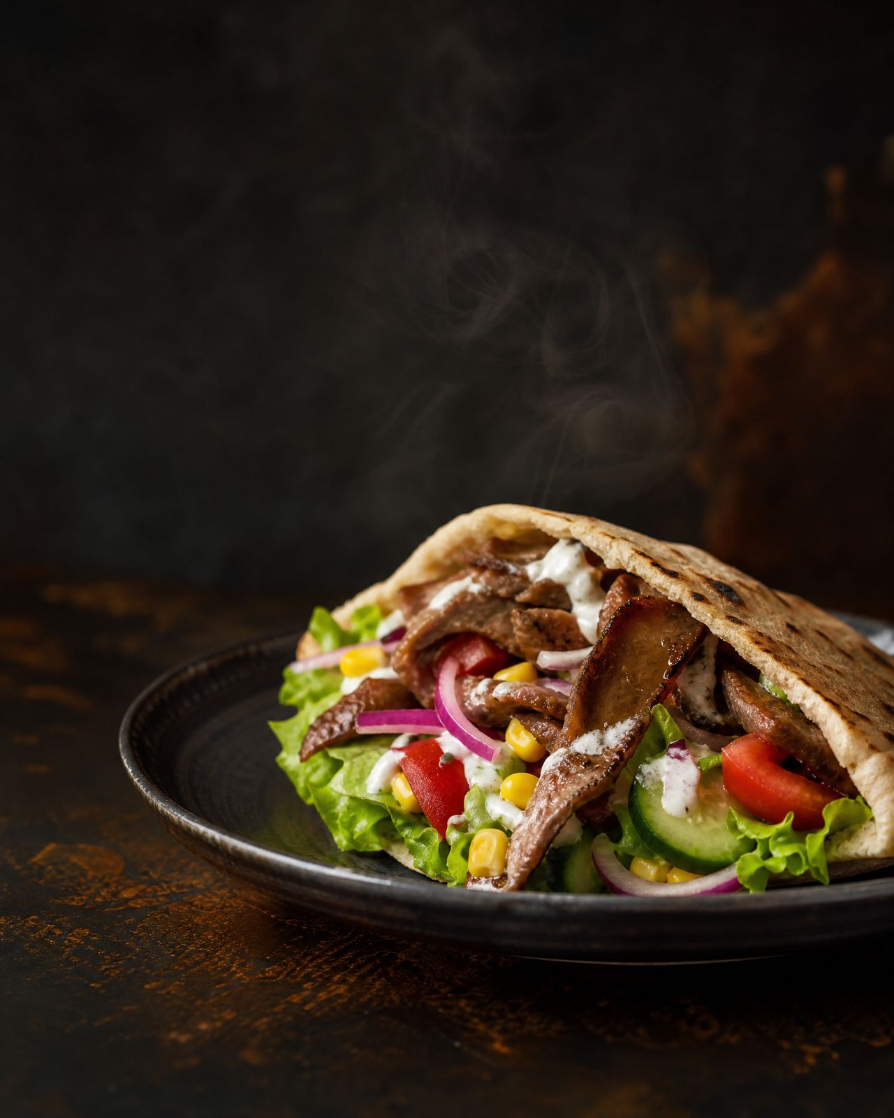 Kebab i pita med salat og dressing fra Smak av Porsgrunn